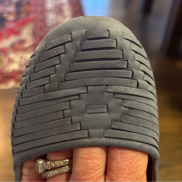 Women’s Lucky Brand bluish gray flats - Picture 5 of 7